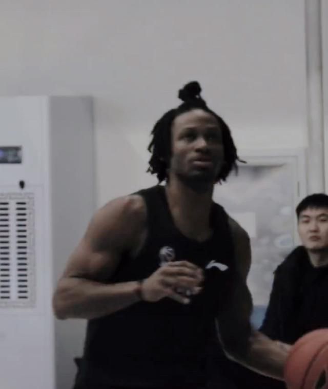 NBA单赛季连败纪录是26连败（76人和骑士），活塞接下来两场比赛将分别客场和主场连续面对篮网（东部第九）。